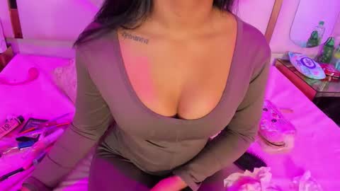 Snapshot of vanelin18 chatting on 05/05/26, 02:58 Vane online show from 05/05/26, 02:58