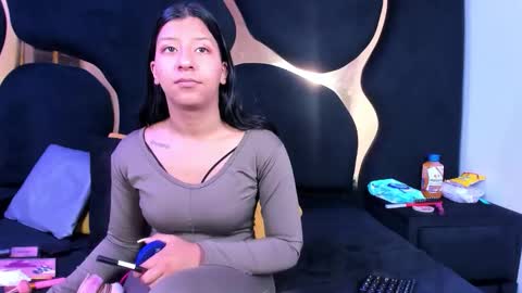 Snapshot of vanelin18 chatting on 05/27/26, 01:41 Vane online show from 05/27/26, 01:41