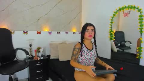 vanessa online show from 10/25/25, 10:04