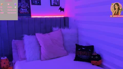 Snapshot of vanesa_moon_ chatting on 10/24/25, 12:30 vanesa_moon_ online show from 10/24/25, 12:30