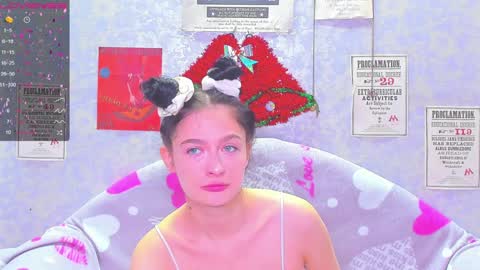 Snapshot of vanessa_florence chatting on 12/15/24, 01:13 RUSSIAN BARBIE BABE online show from 12/15/24, 01:13