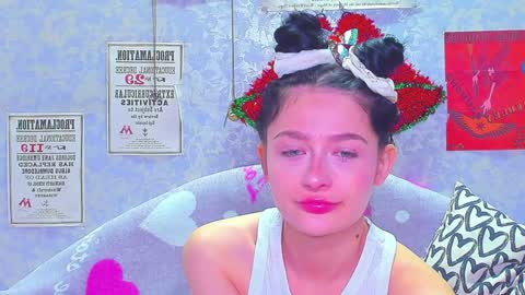 Snapshot of vanessa_florence chatting on 12/22/24, 01:23 RUSSIAN BARBIE BABE online show from 12/22/24, 01:23