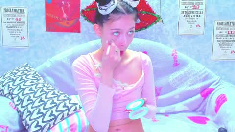 Snapshot of vanessa_florence chatting on 01/16/25, 11:04 RUSSIAN BARBIE BABE online show from 01/16/25, 11:04