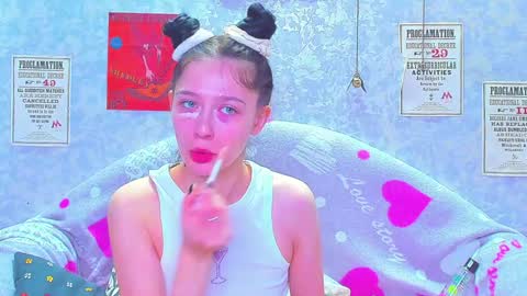 Snapshot of vanessa_florence chatting on 02/08/25, 01:11 RUSSIAN BARBIE BABE online show from 02/08/25, 01:11