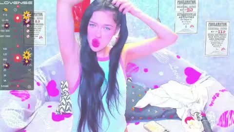 Snapshot of vanessa_florence chatting on 02/13/25, 01:19 RUSSIAN BARBIE BABE online show from 02/13/25, 01:19