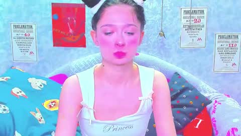 Snapshot of vanessa_florence chatting on 02/14/25, 01:23 RUSSIAN BARBIE BABE online show from 02/14/25, 01:23