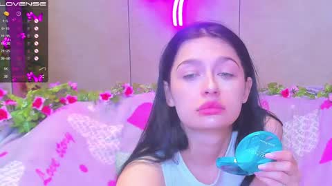 Snapshot of vanessa_florence chatting on 03/12/25, 12:42 RUSSIAN BARBIE BABE online show from 03/12/25, 12:42