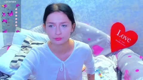 Snapshot of vanessa_florence chatting on 09/18/25, 12:45 RUSSIAN BARBIE BABE online show from 09/18/25, 12:45