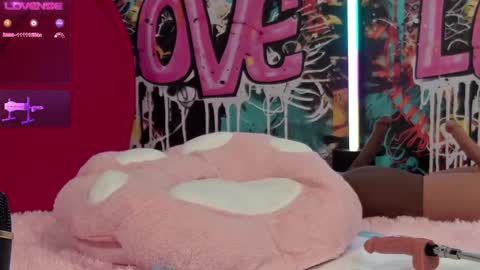 Snapshot of vanessa_love chatting on 02/22/25, 05:13 Vanessa online show from 02/22/25, 05:13