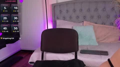 vanessa_mejiia online show from 04/23/26, 04:35