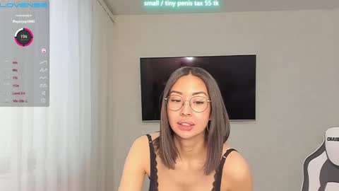 Snapshot of vanessa_sxy chatting on 01/05/25, 06:02 Vanessa online show from 01/05/25, 06:02