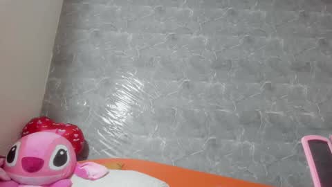 Snapshot of vanessaadol chatting on 03/04/25, 08:35 vanessaadol online show from 03/04/25, 08:35