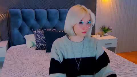 Snapshot of vanessaaustin chatting on 02/21/26, 02:40 Vanessa online show from 02/21/26, 02:40