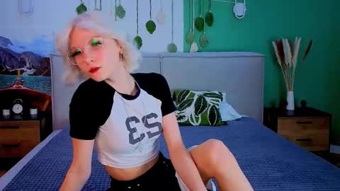 Snapshot of vanessaaustin chatting on 02/27/26, 02:50 Vanessa online show from 02/27/26, 02:50