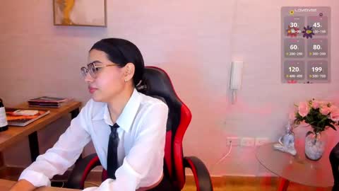 Snapshot of vanessaboch chatting on 05/17/26, 07:43 Vanessa online show from 05/17/26, 07:43