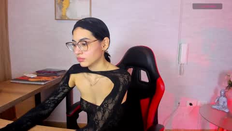 Snapshot of vanessaboch chatting on 05/18/26, 07:41 Vanessa online show from 05/18/26, 07:41