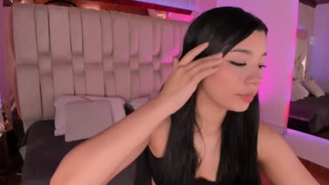 vanessaduval online show from 10/21/25, 04:13