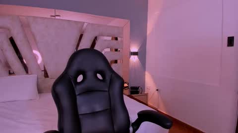 vanessaduval online show from 12/14/25, 03:23