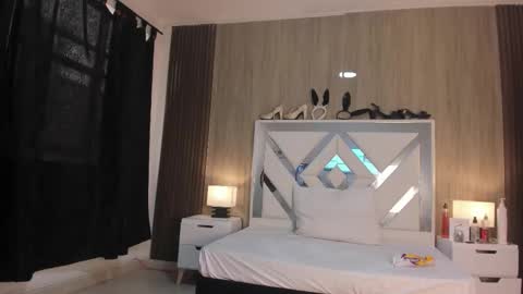 Vanessa Hard online show from 12/02/25, 07:53