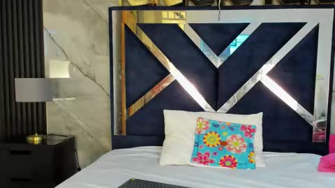 Vanessa Hard online show from 01/11/26, 08:03