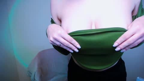 Snapshot of vanessakim_ chatting on 12/15/24, 05:34 Vanessa online show from 12/15/24, 05:34