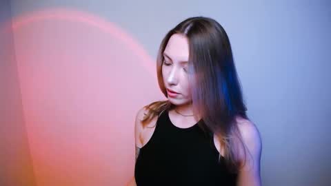 Snapshot of vanessakim_ chatting on 01/21/25, 08:00 Vanessa online show from 01/21/25, 08:00