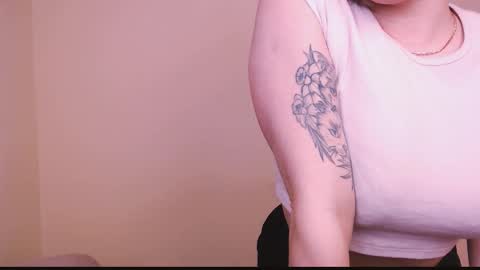 Snapshot of vanessakim_ chatting on 02/13/25, 06:05 Vanessa online show from 02/13/25, 06:05