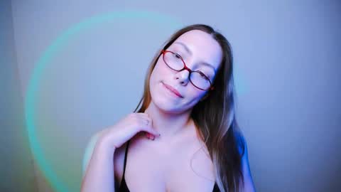 Snapshot of vanessakim_ chatting on 02/14/25, 09:43 Vanessa online show from 02/14/25, 09:43