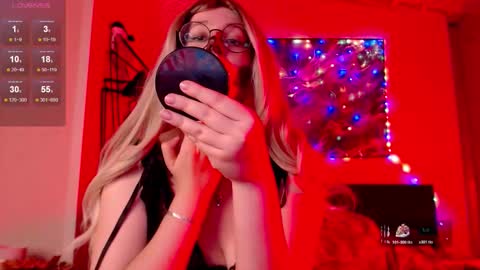 Snapshot of vanessalincum chatting on 10/30/25, 07:54 Vanessa follow me - I will answer you there at any time online show from 10/30/25, 07:54