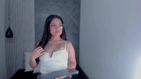 vanessamirren online show from 10/05/25, 12:47