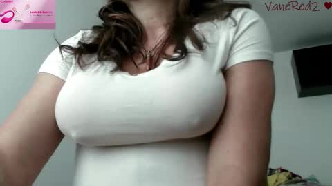 Snapshot of vanessared2 chatting on 06/05/26, 02:12 Vanesared2 online show from 06/05/26, 02:12