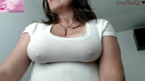 Snapshot of vanessared2 chatting on 07/11/26, 02:42 Vanesared2 online show from 07/11/26, 02:42