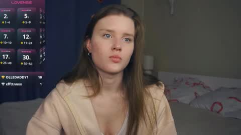 Luna online show from 11/14/25, 07:23