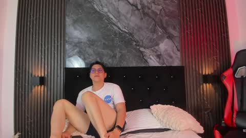 Snapshot of vanilla_hot_ chatting on 02/07/25, 01:32 vanilla_hot_ online show from 02/07/25, 01:32