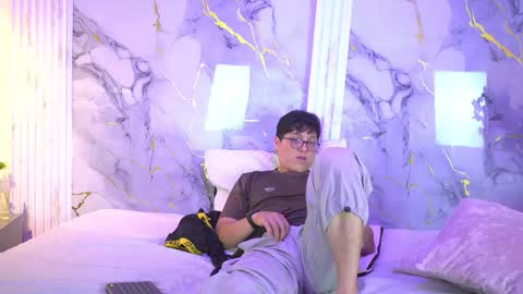 Snapshot of vanilla_hot_ chatting on 10/12/25, 07:24 vanilla_hot_ online show from 10/12/25, 07:24