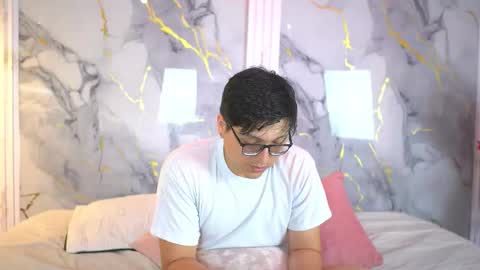 Snapshot of vanilla_hot_ chatting on 10/13/25, 07:36 vanilla_hot_ online show from 10/13/25, 07:36