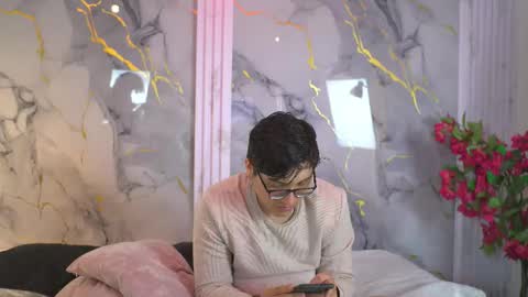 Snapshot of vanilla_hot_ chatting on 10/23/25, 01:43 vanilla_hot_ online show from 10/23/25, 01:43