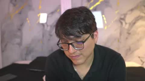 Snapshot of vanilla_hot_ chatting on 10/26/25, 07:42 vanilla_hot_ online show from 10/26/25, 07:42