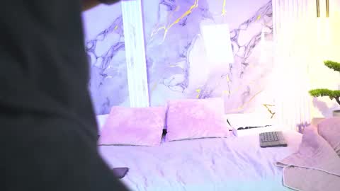 Snapshot of vanilla_hot_ chatting on 11/07/25, 01:33 vanilla_hot_ online show from 11/07/25, 01:33