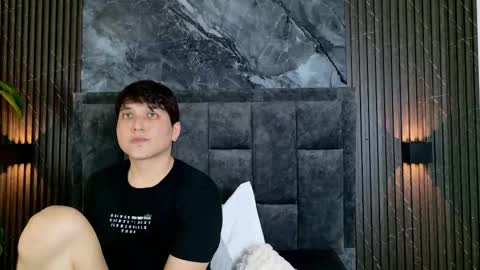 Snapshot of vanilla_hot_ chatting on 11/18/25, 07:07 vanilla_hot_ online show from 11/18/25, 07:07