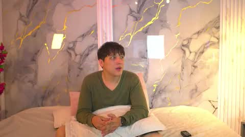 Snapshot of vanilla_hot_ chatting on 11/20/25, 01:33 vanilla_hot_ online show from 11/20/25, 01:33