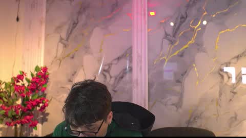 Snapshot of vanilla_hot_ chatting on 11/21/25, 08:18 vanilla_hot_ online show from 11/21/25, 08:18