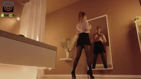 Laura online show from 12/03/25, 03:54