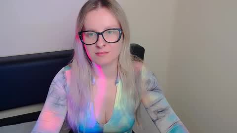 Mia online show from 10/03/25, 07:05