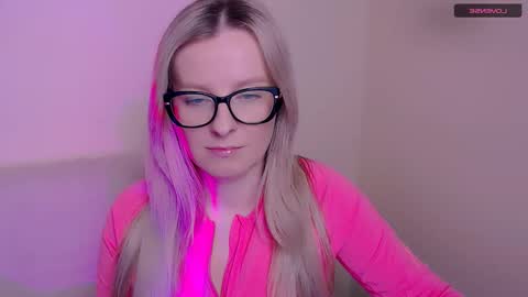 Snapshot of vanillaex_ chatting on 01/19/26, 08:51 Mia online show from 01/19/26, 08:51