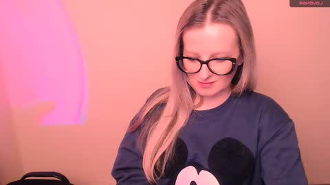 Snapshot of vanillaex_ chatting on 02/16/26, 05:25 Mia online show from 02/16/26, 05:25