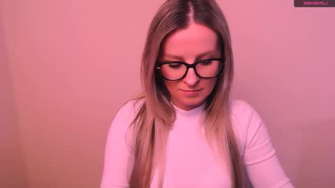 Snapshot of vanillaex_ chatting on 02/18/26, 05:20 Mia online show from 02/18/26, 05:20