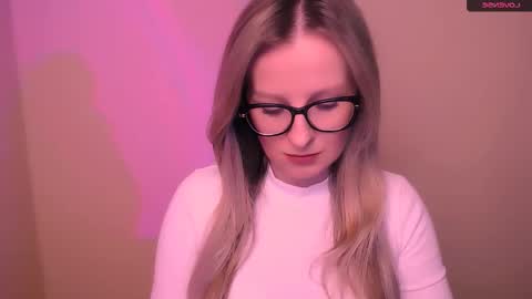 Snapshot of vanillaex_ chatting on 03/01/26, 06:10 Mia online show from 03/01/26, 06:10