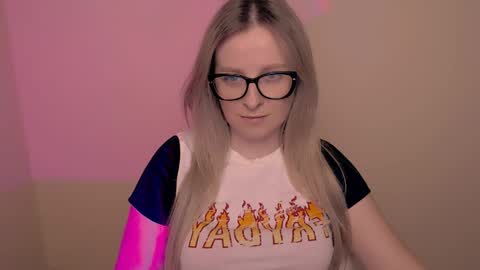 Mia online show from 04/02/26, 04:48