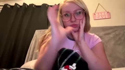 Snapshot of vanillapuddingpie chatting on 01/06/25, 05:19 vanillapuddingpie online show from 01/06/25, 05:19